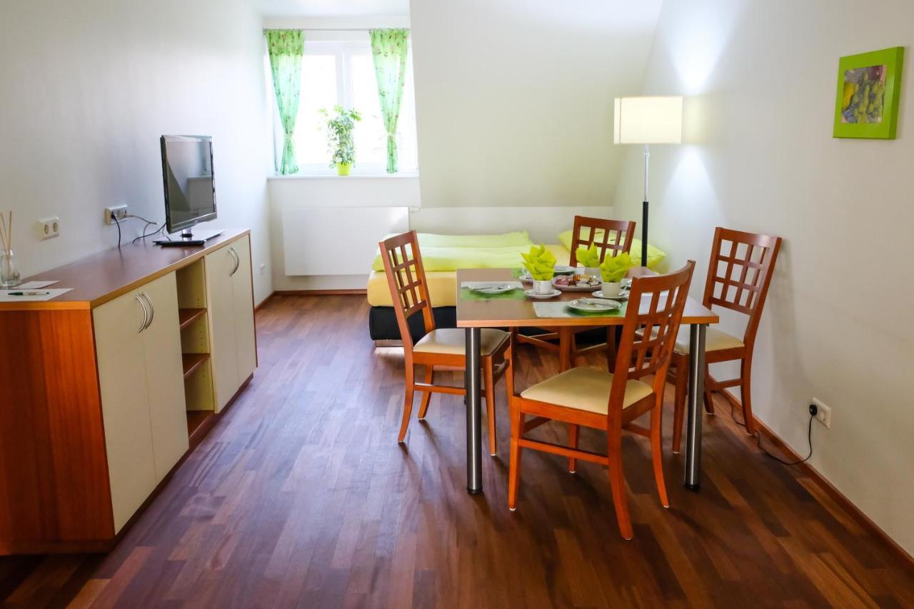 Jungingers Aparthotel Holzheim  Exterior foto